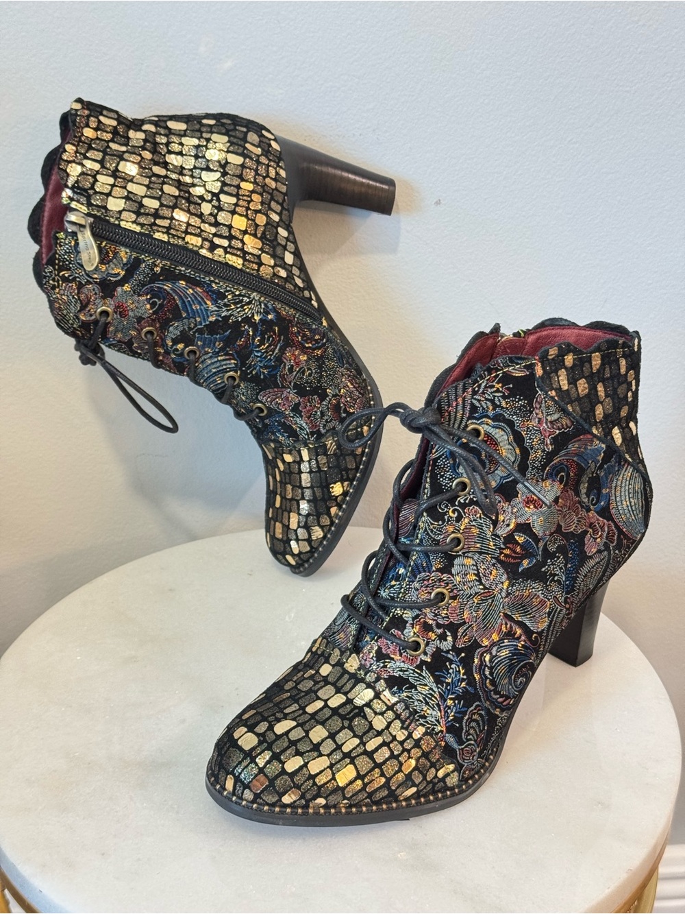 L'ATISTE Black Gold Multicolor Embroidered Lace-Up Ankle Boots Sz 40